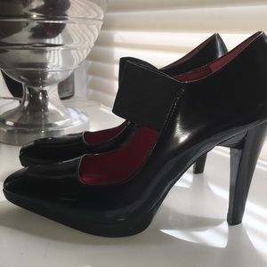 Charles Nolan Hailey pump 39.5
